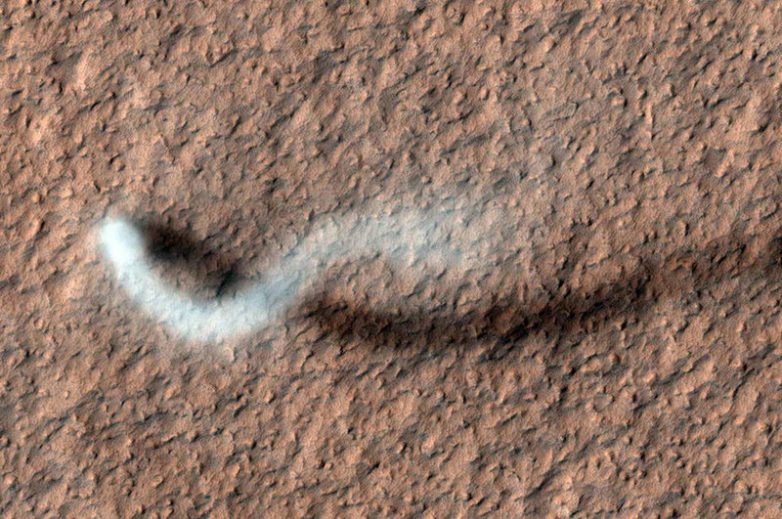 Уникальные снимки Красной планеты, сделанные Mars Reconnaissance Orbiter