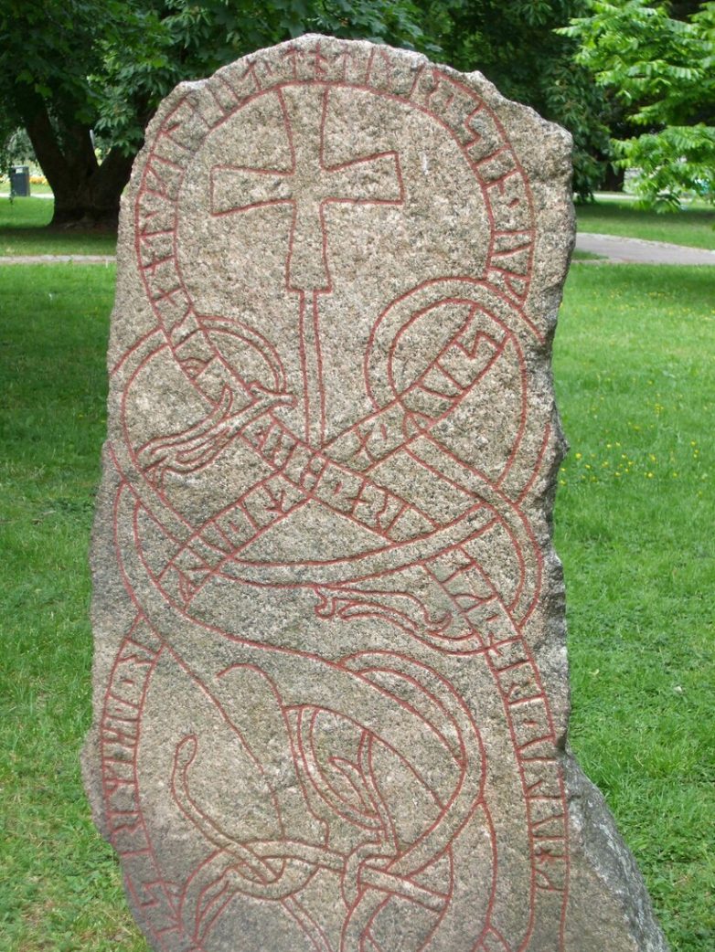 Какие тайны хранят рунические камни викингов