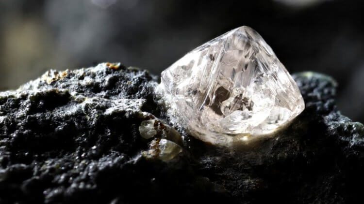 Учёные обнаружили в алмазе незнакомый минерал