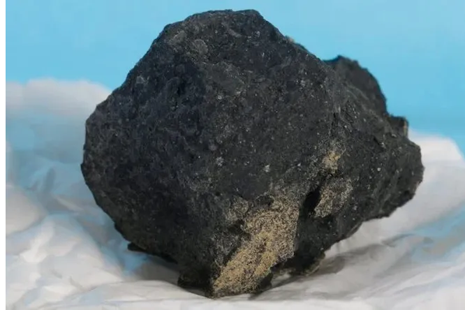 Лежавший в пыли камень оказался метеоритом, имеющим научную ценность