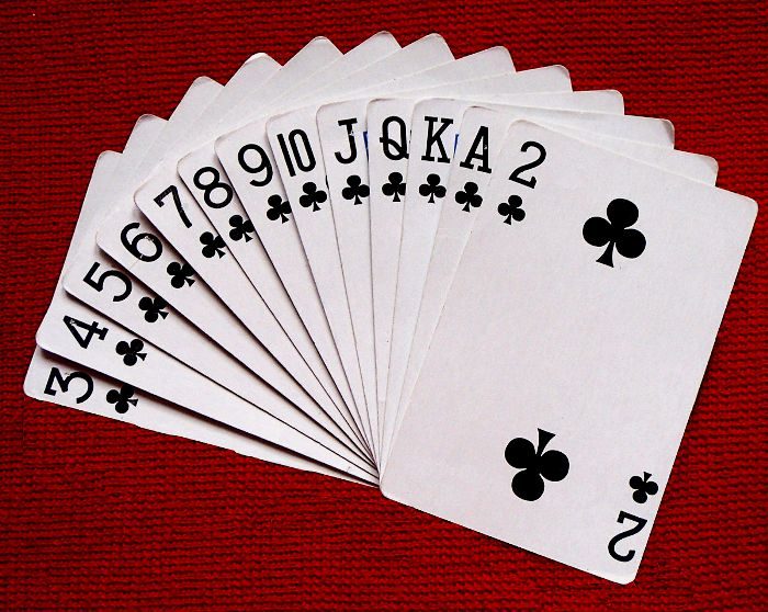 Почему масти игральных карт получили такие странные названия?