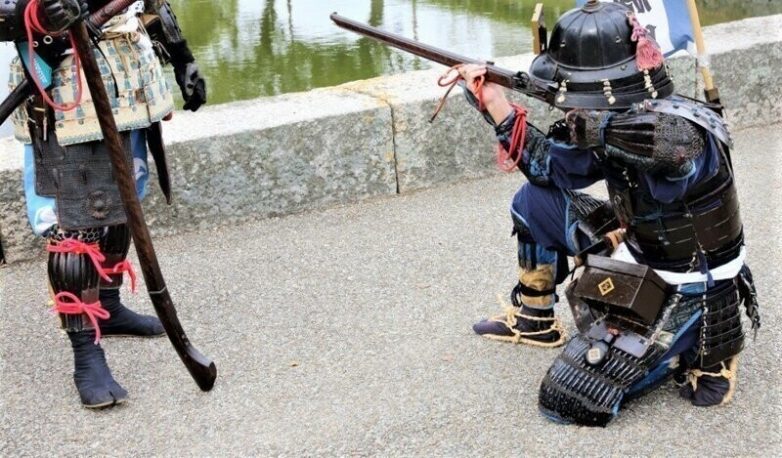 Почему самураи всегда ходили в сандалиях