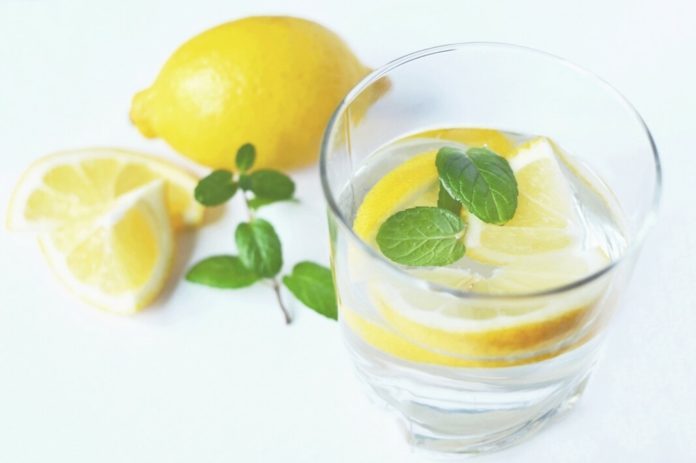 6 добавок к воде для лёгкого похудения