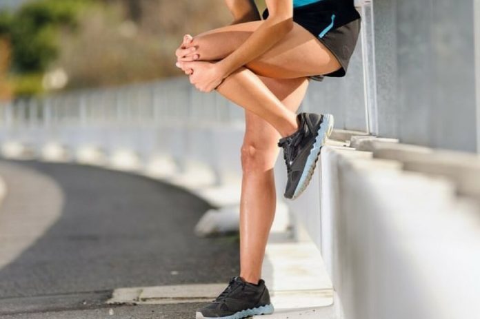 Как проводить тренировки с больными коленями?