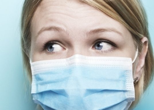 Как защитить себя от инфекции, если болеют родственники?