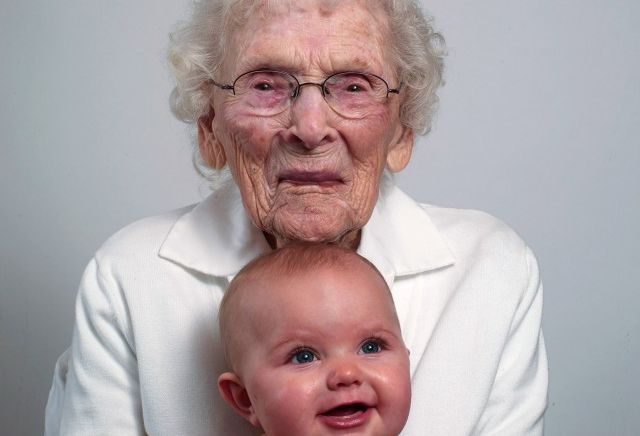 10 «неправильных» секретов долгой жизни от самых старых людей планеты
