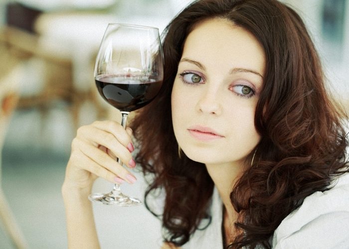 Как алкоголь влияет на состояние ваших волос