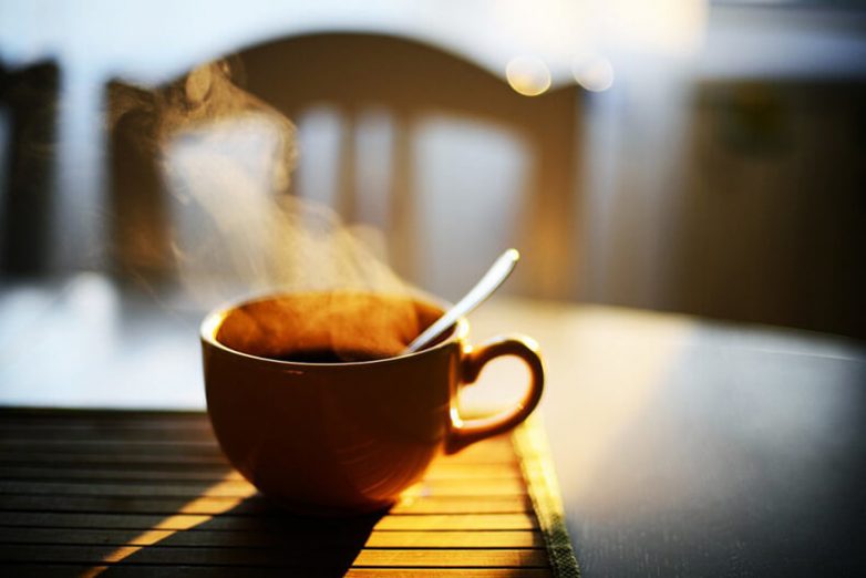Почему вредно пить кофе утром