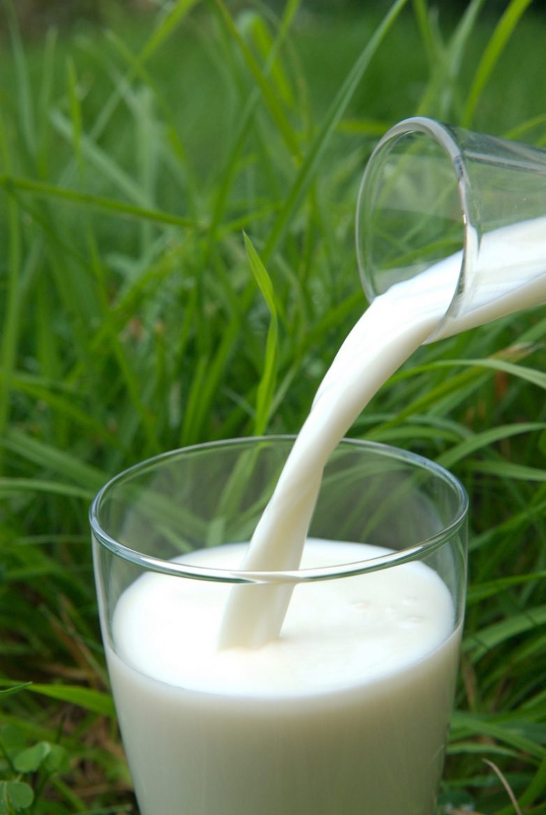 Признаки того, что вам нельзя пить молоко