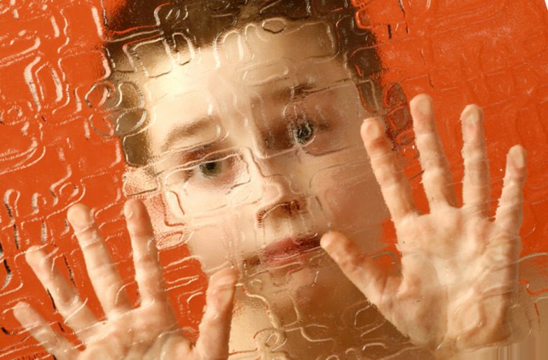 Как понять, что у ребенка аутизм?