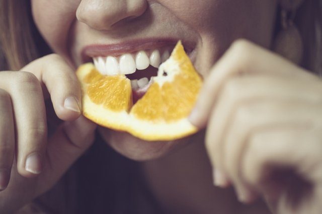 Не только сладости. 8 продуктов, которые вредят зубам