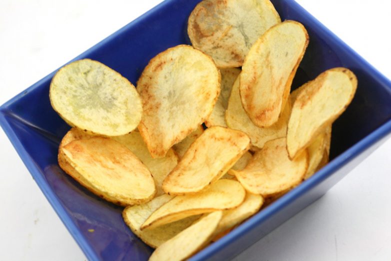 Просто и дёшево: картофельные чипсы в микроволновке