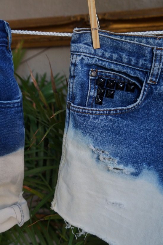 Воняет джинса. Старые джинсы не ВЫБРАСЫВАЮ. Рисунки на джинсах красками. Утилизируем старые джинсы. Джинсовые переделки своими руками идеи.