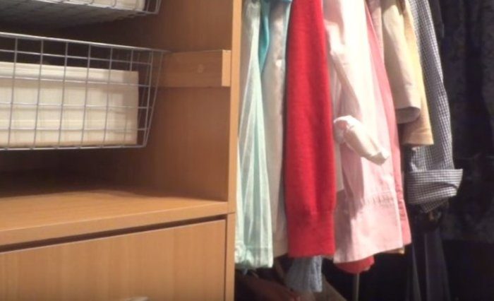Как уберечь одежду и обувь от пыли в шкафу
