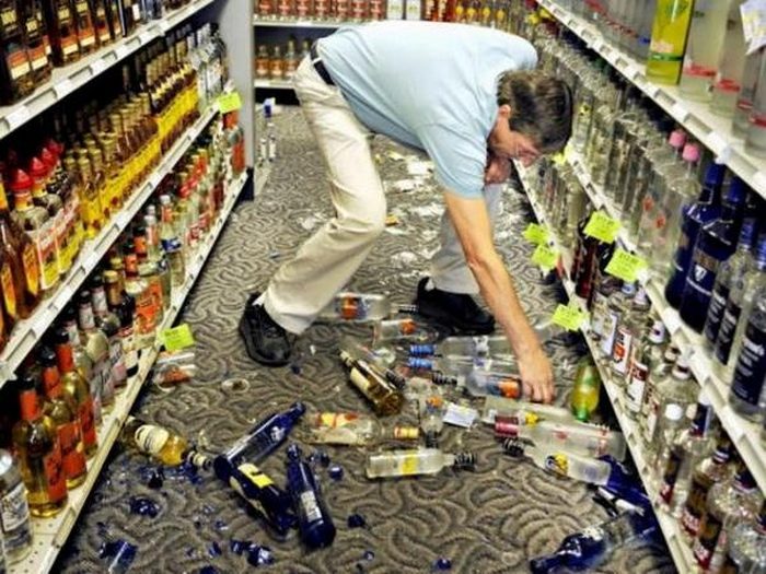 Что делать, если в супермаркете вы случайно разбили бутылку с алкоголем?