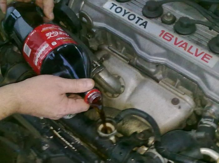 О пользе кока-колы для автомобильного двигателя