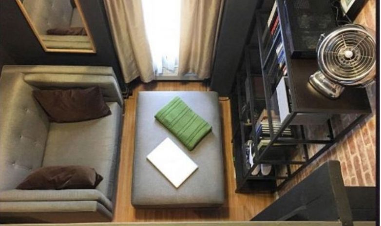 Экстремальная экономия пространства: кухня, спальня и кабинет на 14 квадратах