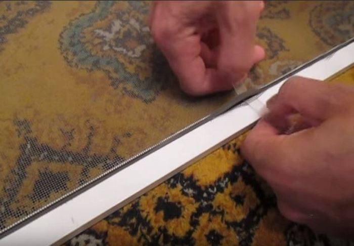 Как самостоятельно изготовить ручку для москитной сетки