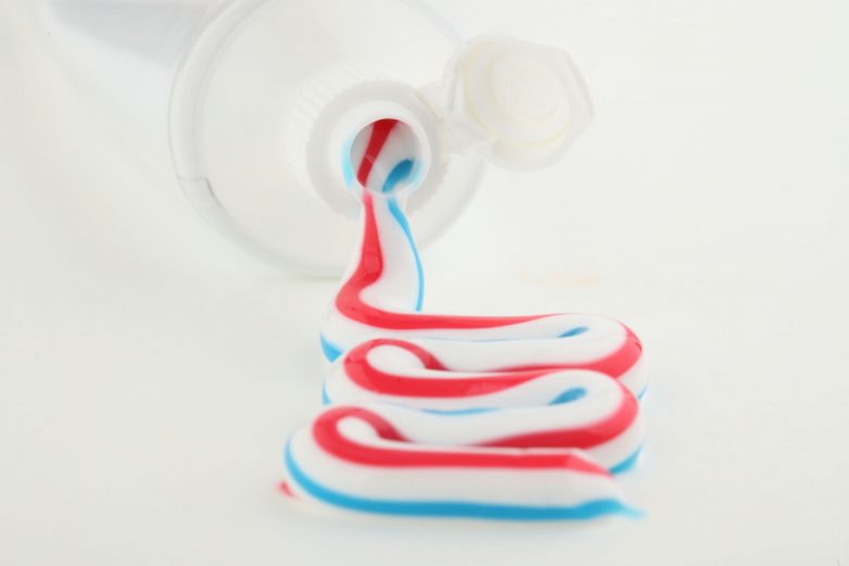 15 чудо-свойств обычной зубной пасты