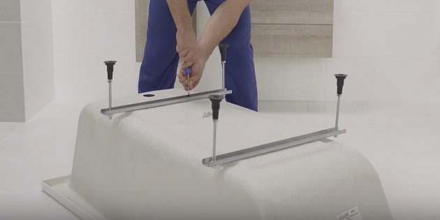 Экономим на сантехнике: как установить ванну самостоятельно