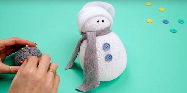 Как изготовить милейшего снеговика своими руками
