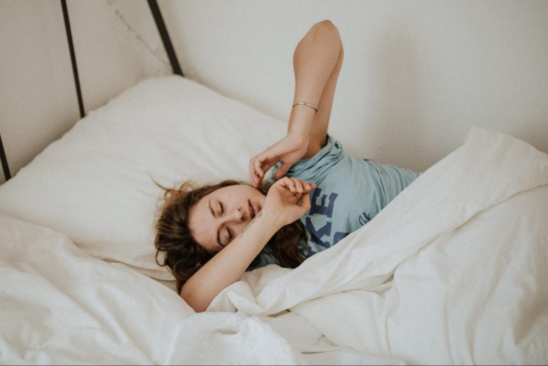 20 советов, которые помогут спать (и высыпаться!) во время жары