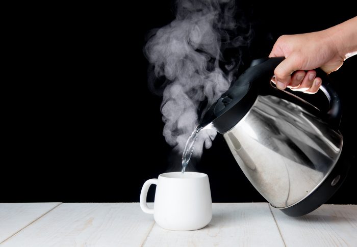 6 домашних способов избавить любимый чайник от накипи