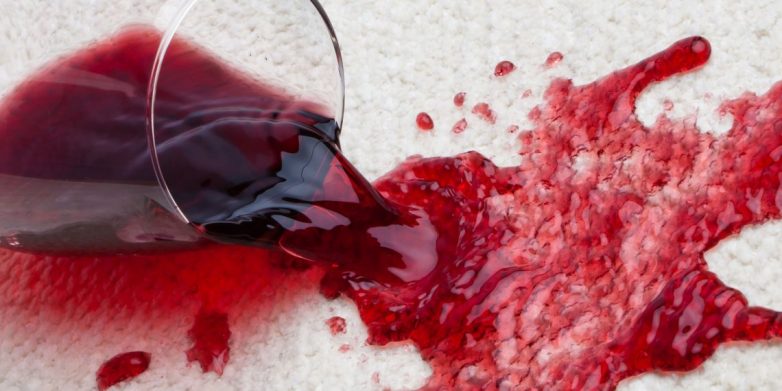 Как вывести вековые пятна от красного вина