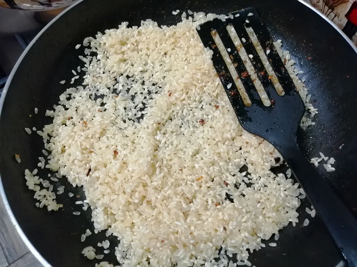 6 хитростей для тех, кто мечтает приготовить рассыпчатый рис, а не противную клейкую массу