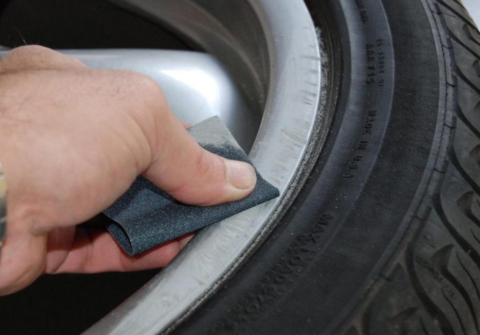 Как быстро перекрасить автомобильные диски и не запачкать резину?