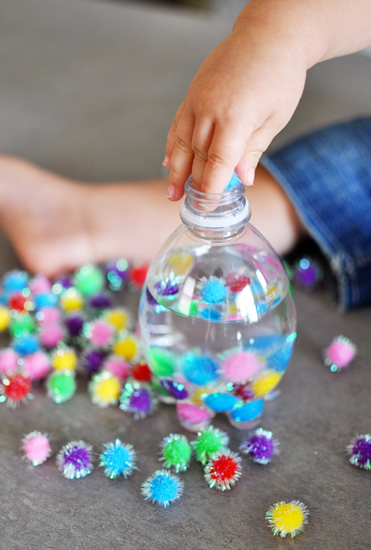 Игры из подручных материалов для детей. Идеи игр для детей. Сенсорные бутылки. Бутылочки с наполнением для детского сада.