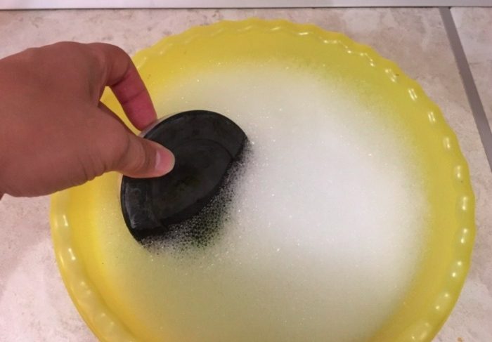 6 лайфхаков, которые помогут очистить даже самую грязную кухонную технику