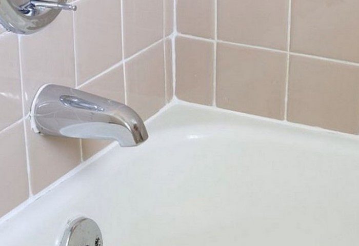 Чем замазать стык между стеной и ванной, чтобы вода не просачивалась