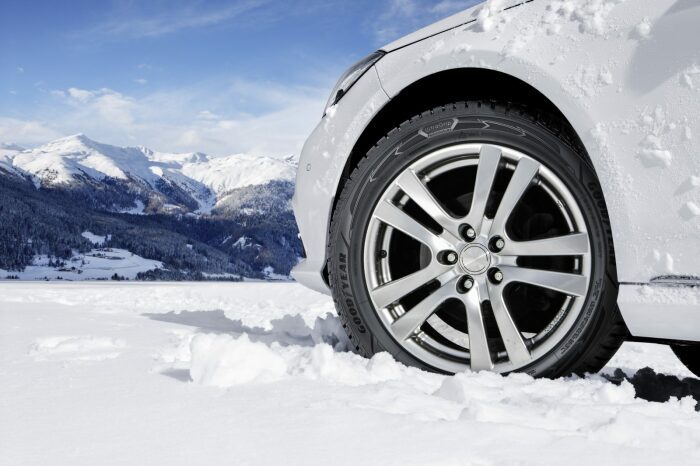 Зачем опытные автомобилисты перекачивают шины на зиму?