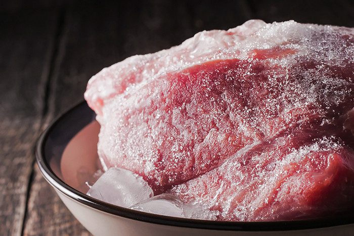 Как быстро разморозить мясо без потери его вкусовых качеств