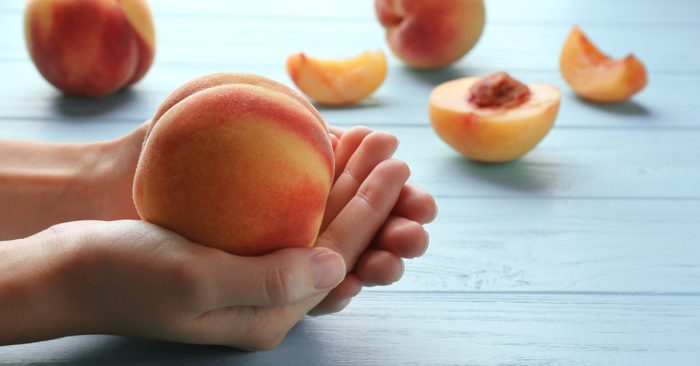 Как выбирать самые вкусные персики по признаку «мальчик — девочка»