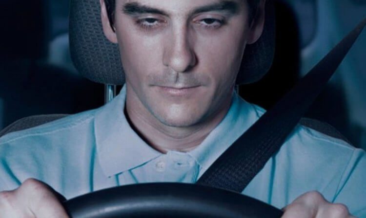 Сколько нужно спать, перед тем как сесть за руль, чтобы снизить риски аварии