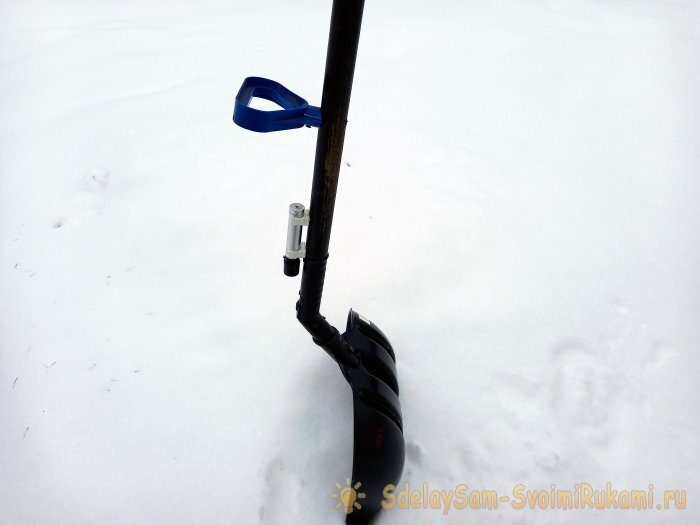 Как оборудовать снеговую лопату фонариком