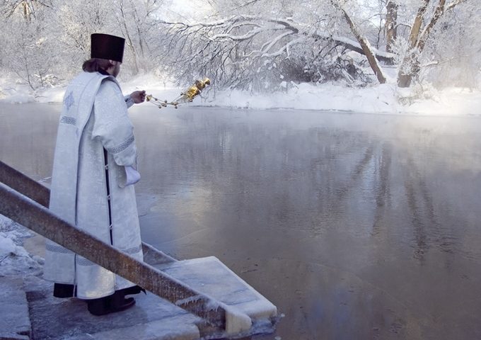 В чем отличие крещенской воды 18 января от воды 19 января?