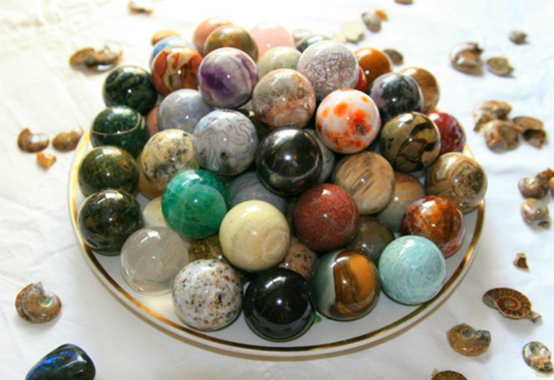 9 полудрагоценных камней, которые могут лечить