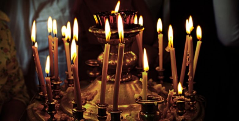 Если церковная свеча коптит, не зажигается или тухнет