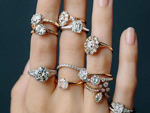 На каких пальцах не нужно носить кольца?