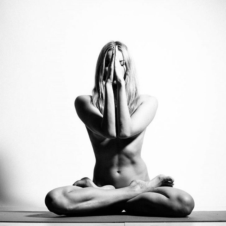 Божественно красиво: йога в стиле ню