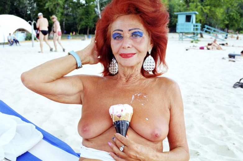 Снимки топлес от 70-летней украинки, которая даст фору многим молодым