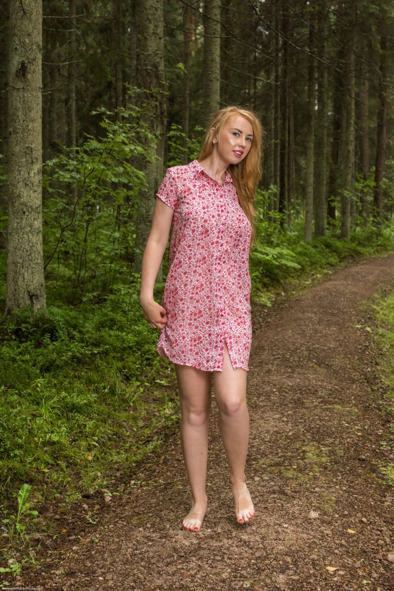 Helene в лесу