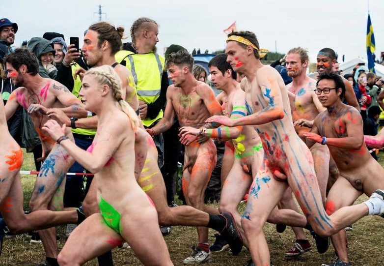 На музыкальном фестивале в Дании состоялся голый забег