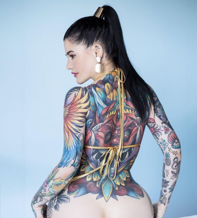 Аврора Париенте и её великолепное татуированное тело