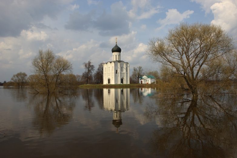 Тихое русское чудо: храм Покрова на Нерли