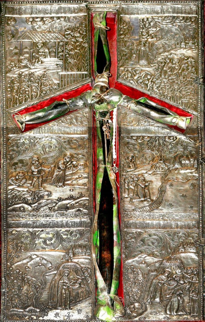 Крест святой Нины — главная грузинская святыня