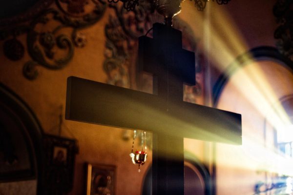 Воскресший зовёт нас за собой: о кресте Христовом и кресте человеческом